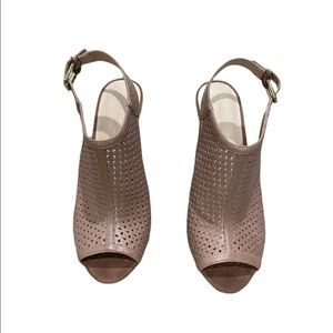 New Nine West peep toe, sling back heels